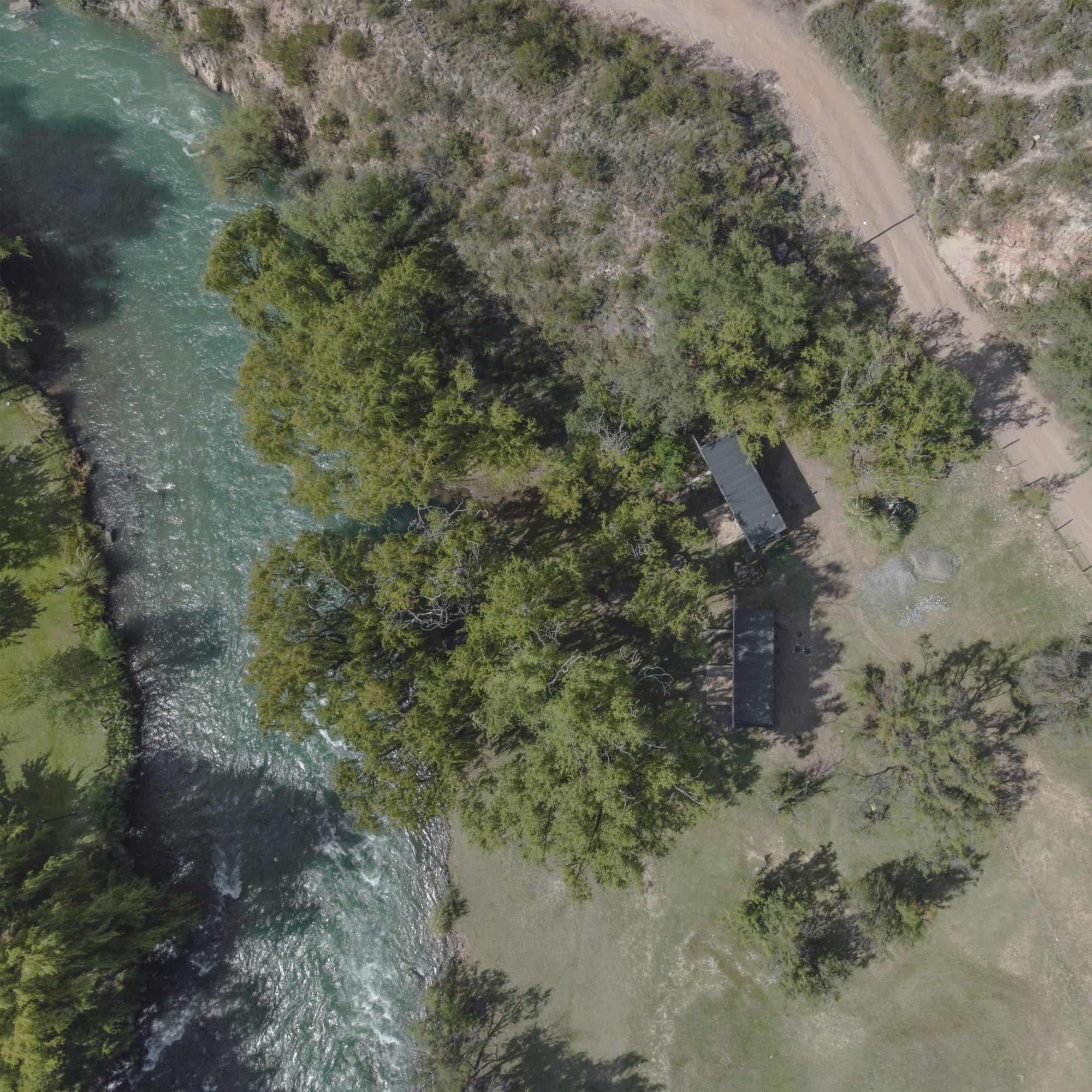 Fotografía de obra de Cabañas En El Rio Atuel